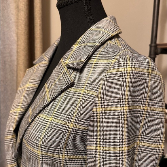 Gray blazer, no tag but never worn - Picture 3 of 3